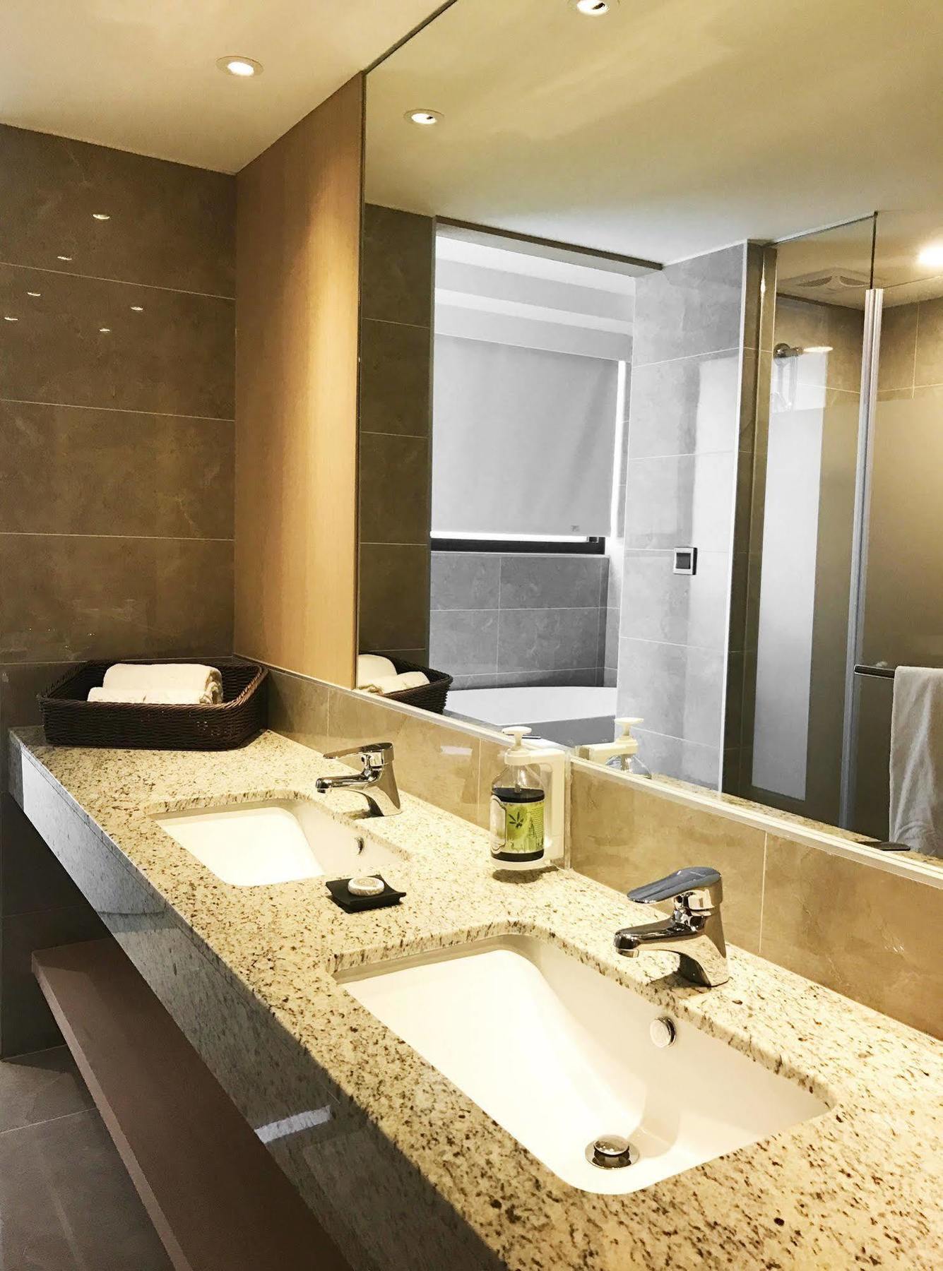 Inn By The Village Taitung Екстериор снимка